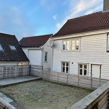 Sandvik's Stuen شقة *